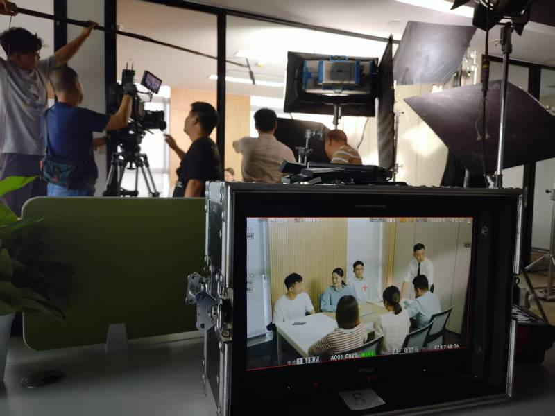 溧水区TVC拍摄公司：科技产品视觉化大师，诠释未来感与功能美学