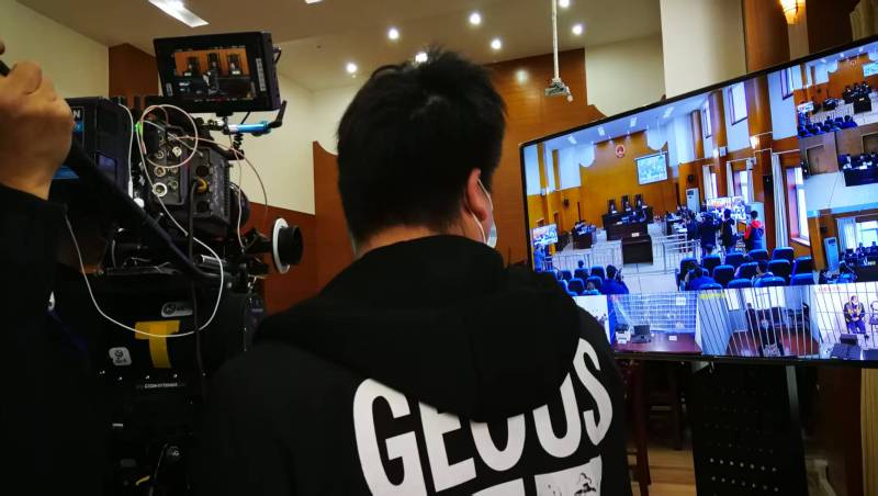 AI生成VS人工创意——溧水区广告片拍摄公司的技术浪漫主义实践
